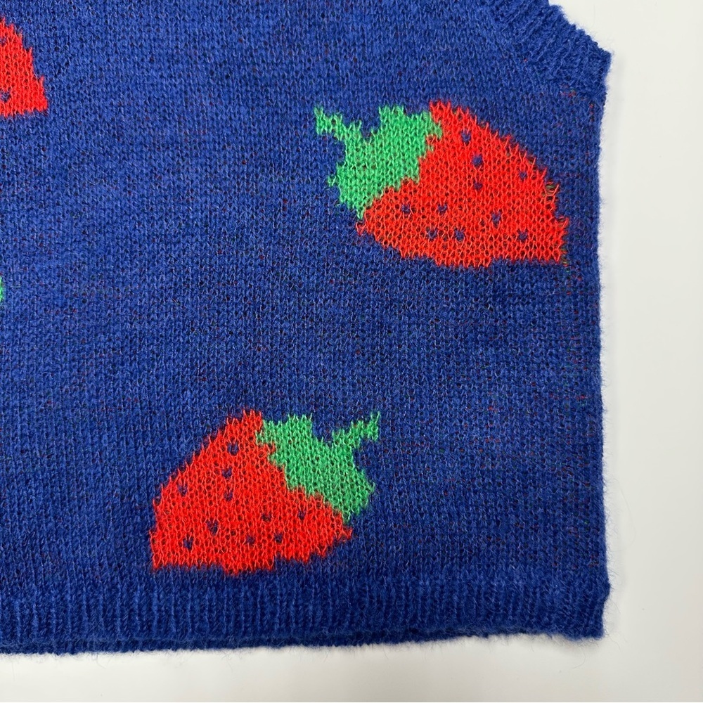 Strawberry print knit vest Womens XS Junior Small mohair blend pullover Kawaii - Picture 5 of 8